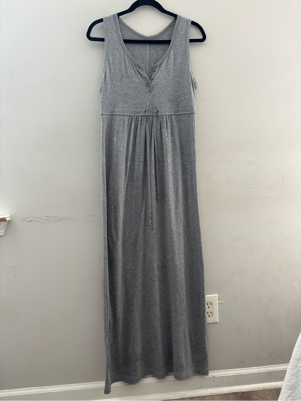 Eddie Bauer Women’s Sleeveless Gray Maxi Dress with Drawstring Waist Size S
005